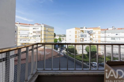 Apartamento T3 para Venda em Póvoa de Santo Adrião e Olival Basto