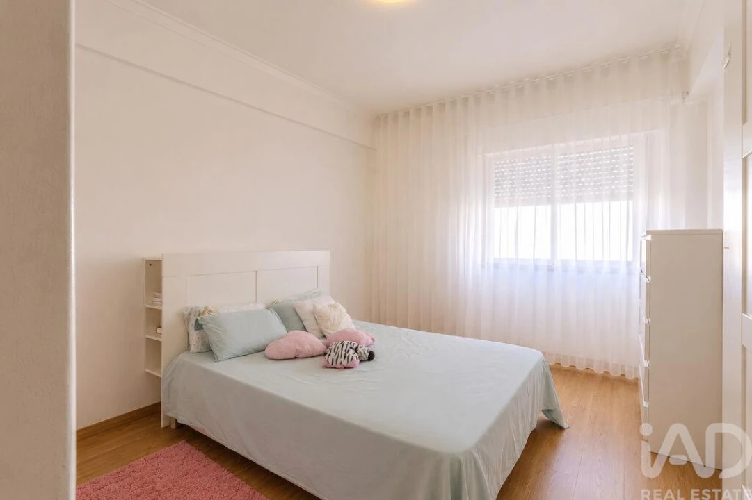 Apartamento T3 para Venda em Póvoa de Santo Adrião e Olival Basto Foto 18