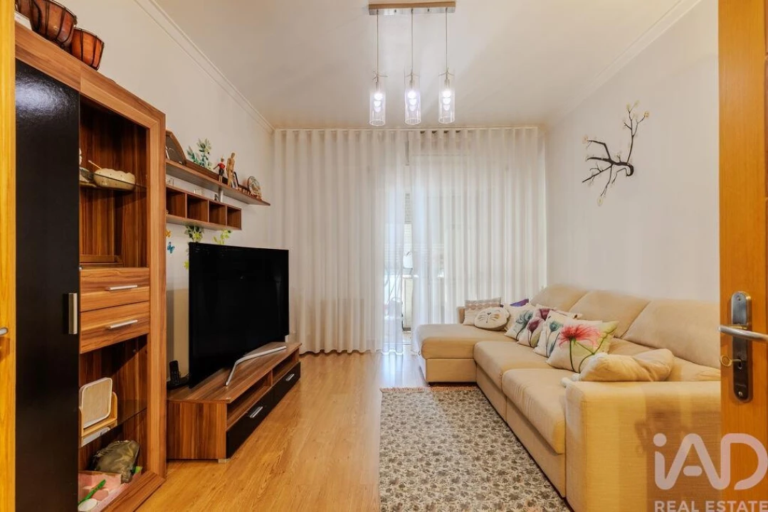 Apartamento T3 para Venda em Póvoa de Santo Adrião e Olival Basto Foto 1