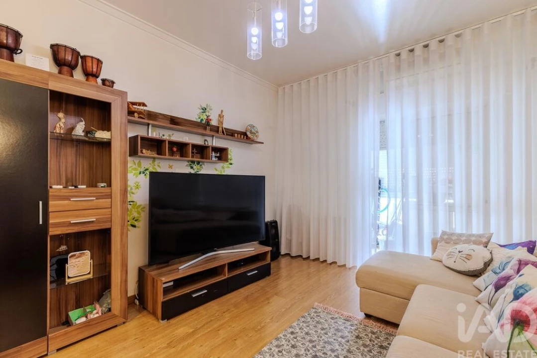 Apartamento T3 para Venda em Póvoa de Santo Adrião e Olival Basto Foto 2
