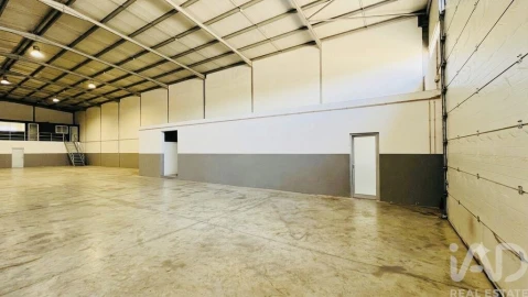 Armazém para Venda em União das Freguesias de Setúbal