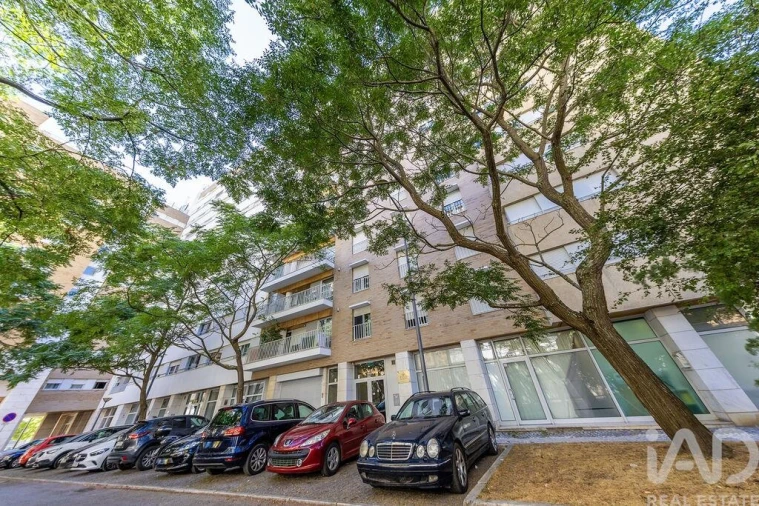 Apartamento T4 para Venda em Lumiar Foto 30