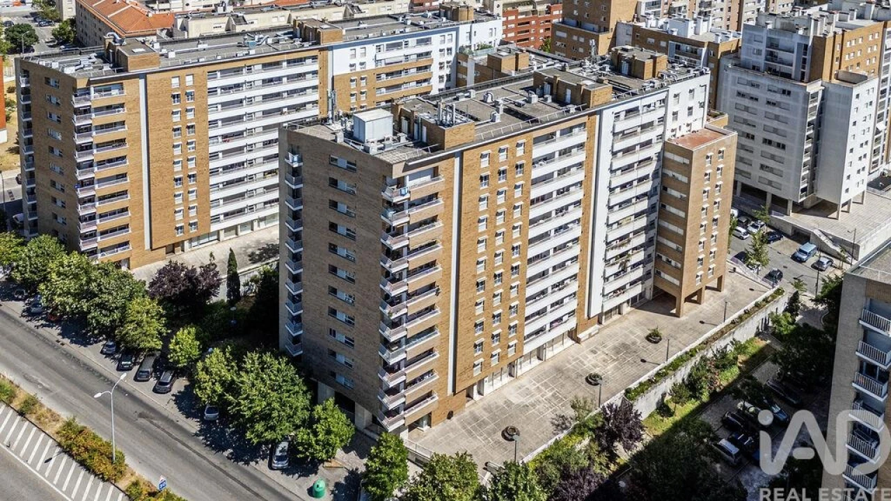 Apartamento T4 para Venda em Lumiar Foto 31