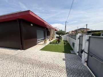Moradia T4 para Venda em Fernao Ferro