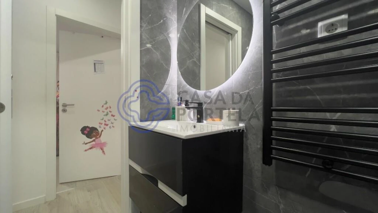 Apartamento T2 para Venda em Corroios Foto 9