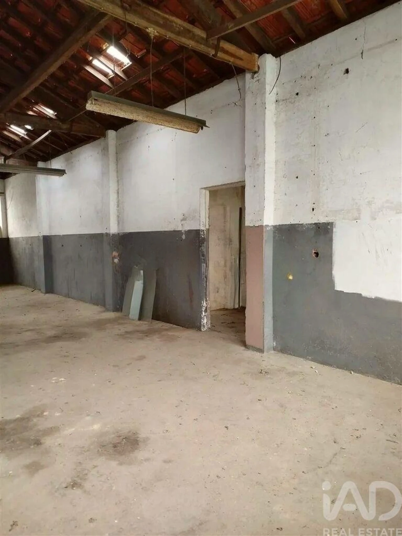Armazém para Venda em São João da Madeira Foto 6