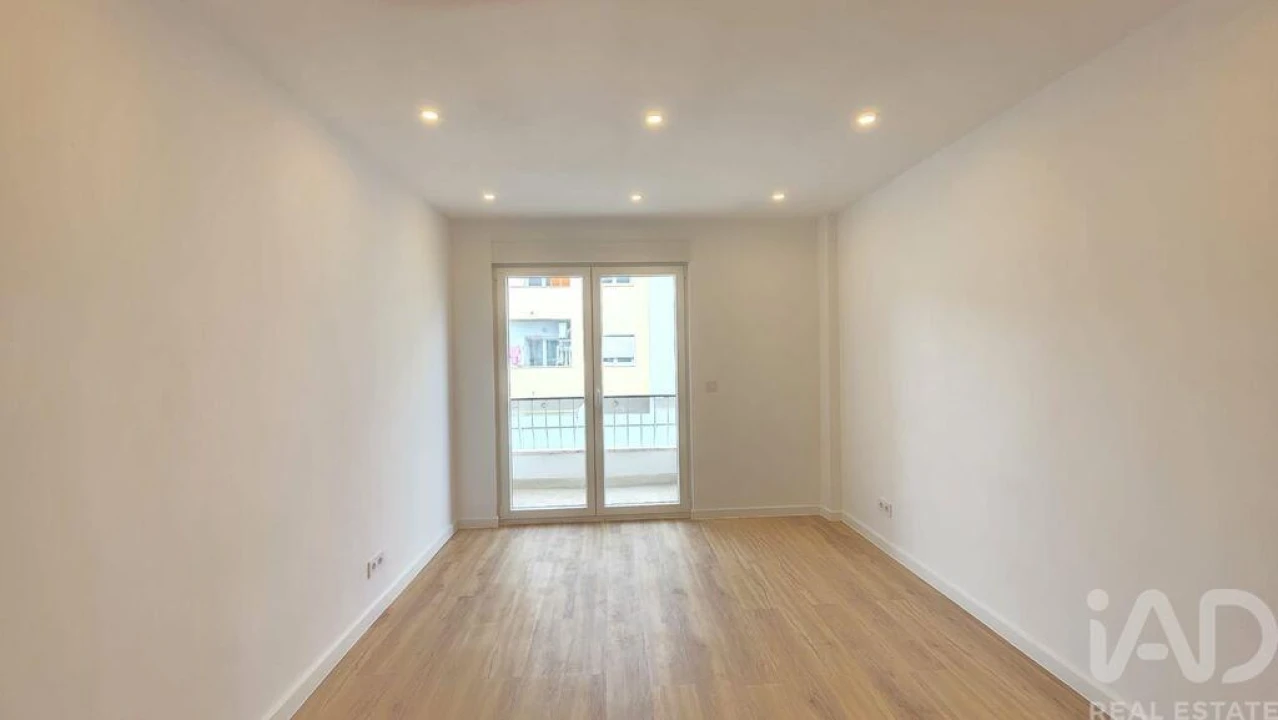 Apartamento T3 para Venda em Camarate, Unhos e Apelação Foto 11