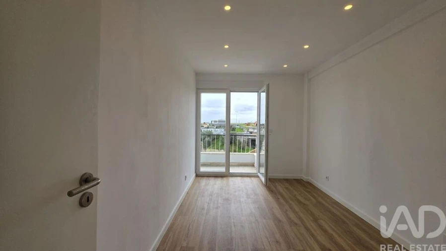 Apartamento T3 para Venda em Camarate, Unhos e Apelação Foto 12
