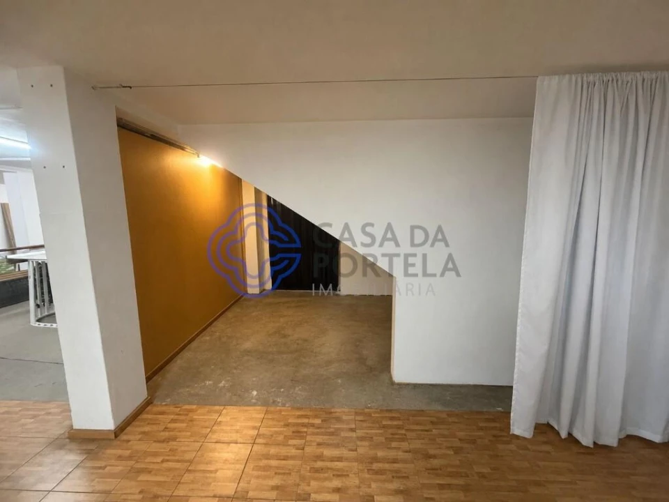 Garagem para Venda em Ermesinde Foto 9