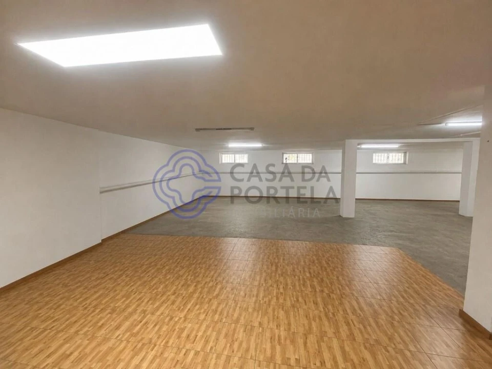 Garagem para Venda em Ermesinde Foto 1