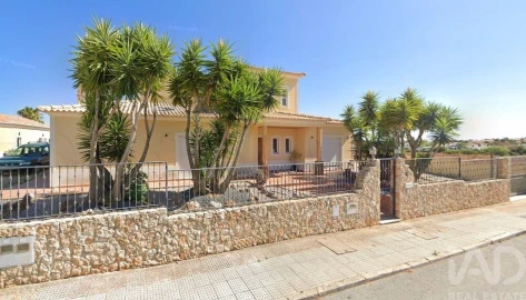 Moradia T5 para Venda em Quelfes