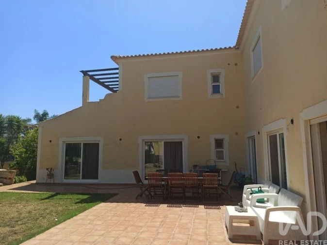 Moradia T5 para Venda em Quelfes Foto 6