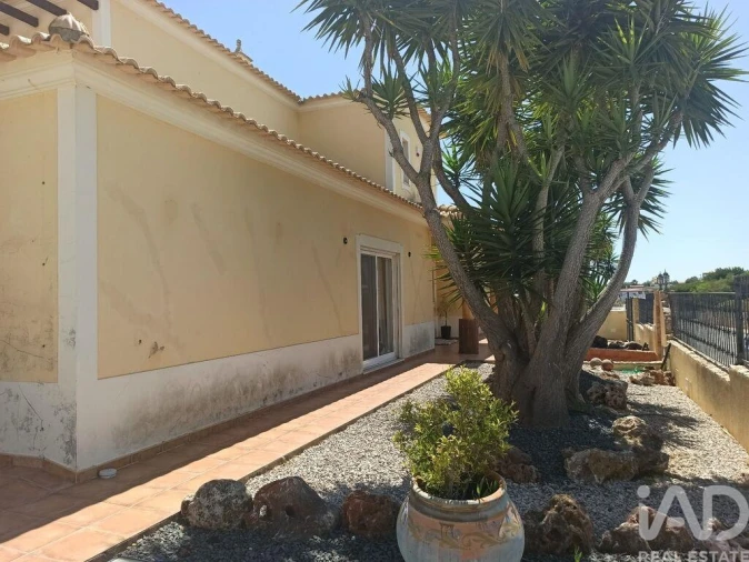 Moradia T5 para Venda em Quelfes Foto 7