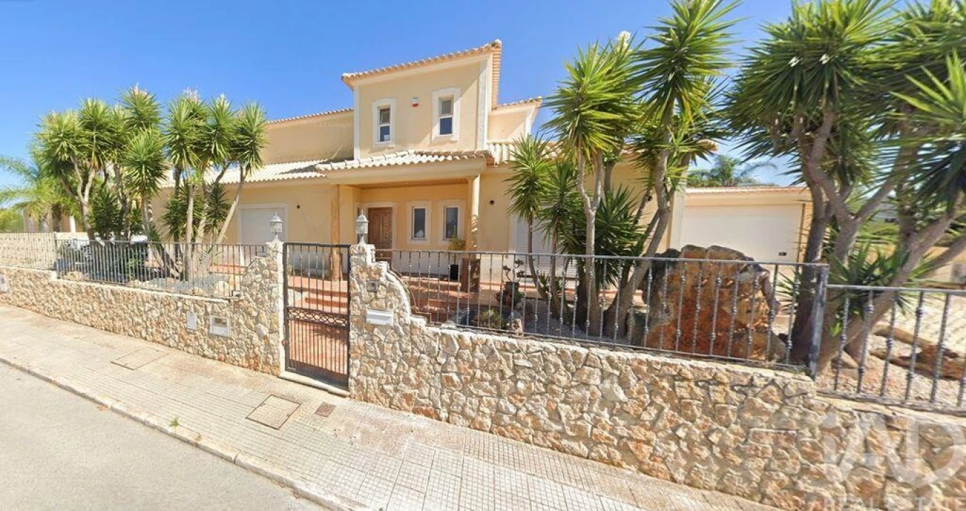 Moradia T5 para Venda em Quelfes Foto 2