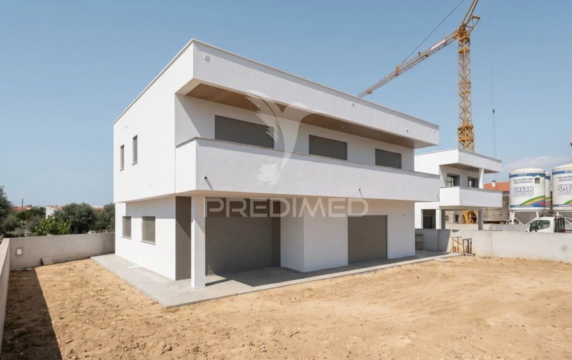 Moradia T4 para Venda em Batalha Foto 2