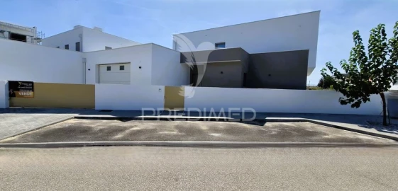 Moradia T4 para Venda em Batalha