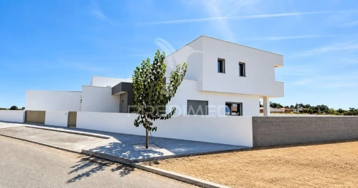 Moradia T4 para Venda em Batalha