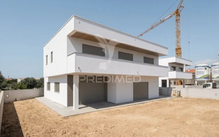 Moradia T4 para Venda em Batalha