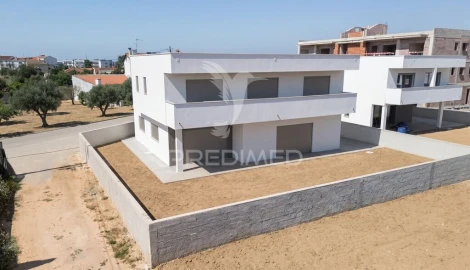 Moradia T4 para Venda em Batalha