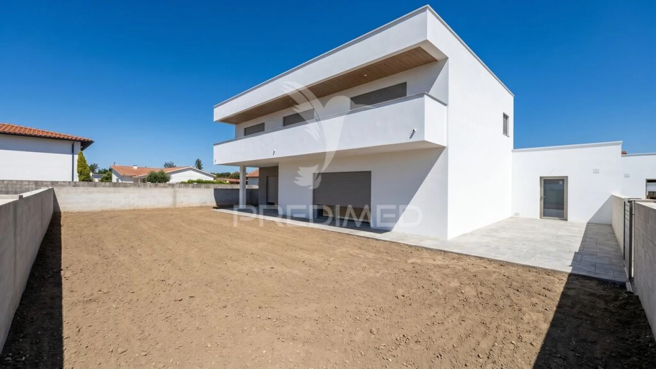 Moradia T4 para Venda em Batalha Foto 1