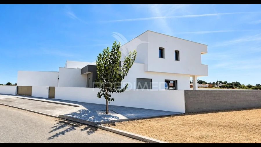 Moradia T4 para Venda em Batalha
