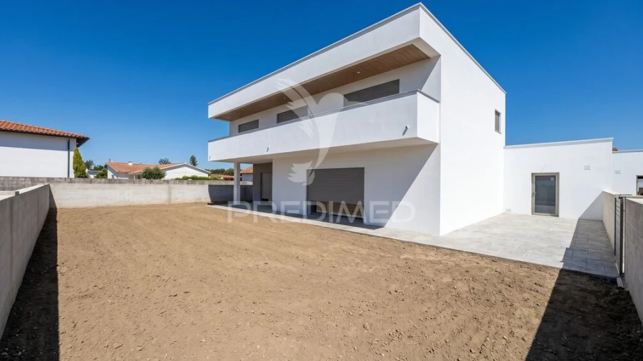 Moradia T4 para Venda em Batalha