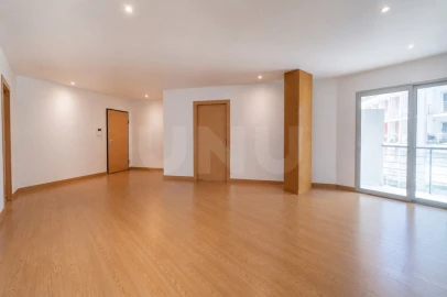 Apartamento T4 para Venda em Nossa Senhora do Pópulo, Coto e São Gregório