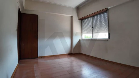 Apartamento T3 para Venda em Póvoa de Santo Adrião e Olival Basto