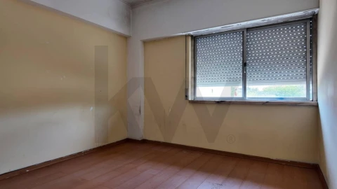 Apartamento T3 para Venda em Póvoa de Santo Adrião e Olival Basto