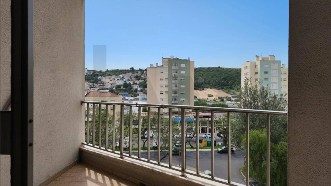 Apartamento T3 para Venda em Póvoa de Santo Adrião e Olival Basto Foto 6