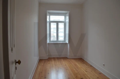 Apartamento T5 para Arrendamento em Avenidas Novas