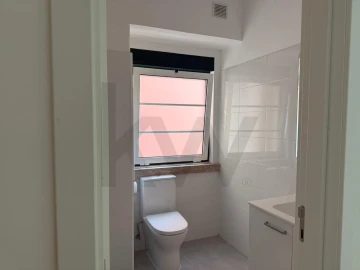 Apartamento T2 para Arrendamento em Penha de França
