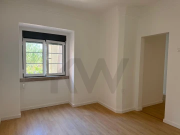 Apartamento T2 para Arrendamento em Penha de França