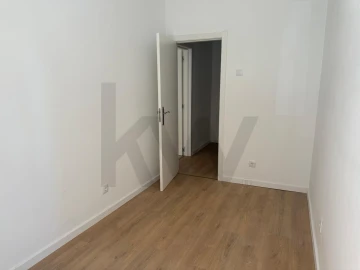 Apartamento T2 para Arrendamento em Penha de França
