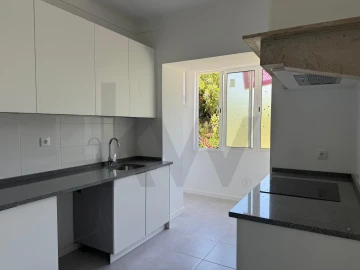 Apartamento T2 para Arrendamento em Penha de França