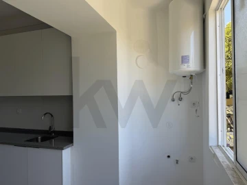 Apartamento T2 para Arrendamento em Penha de França