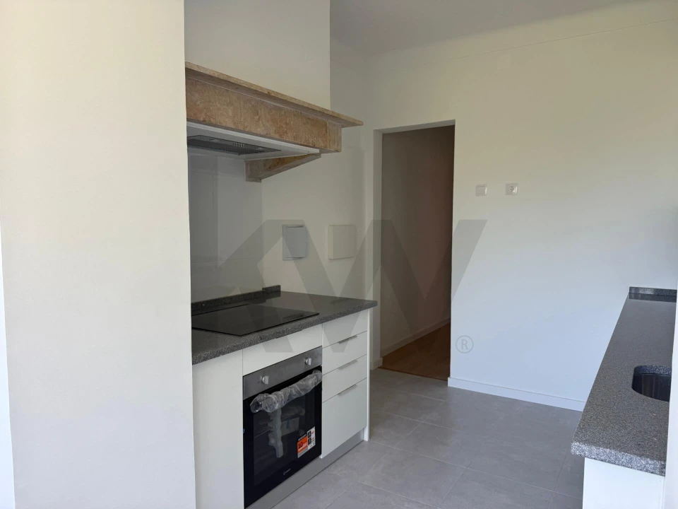 Apartamento T2 para Arrendamento em Penha de França Foto 1