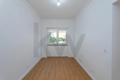 Apartamento T2 para Arrendamento em Alcantara