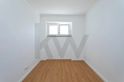 Apartamento T2 para Arrendamento em Alcantara