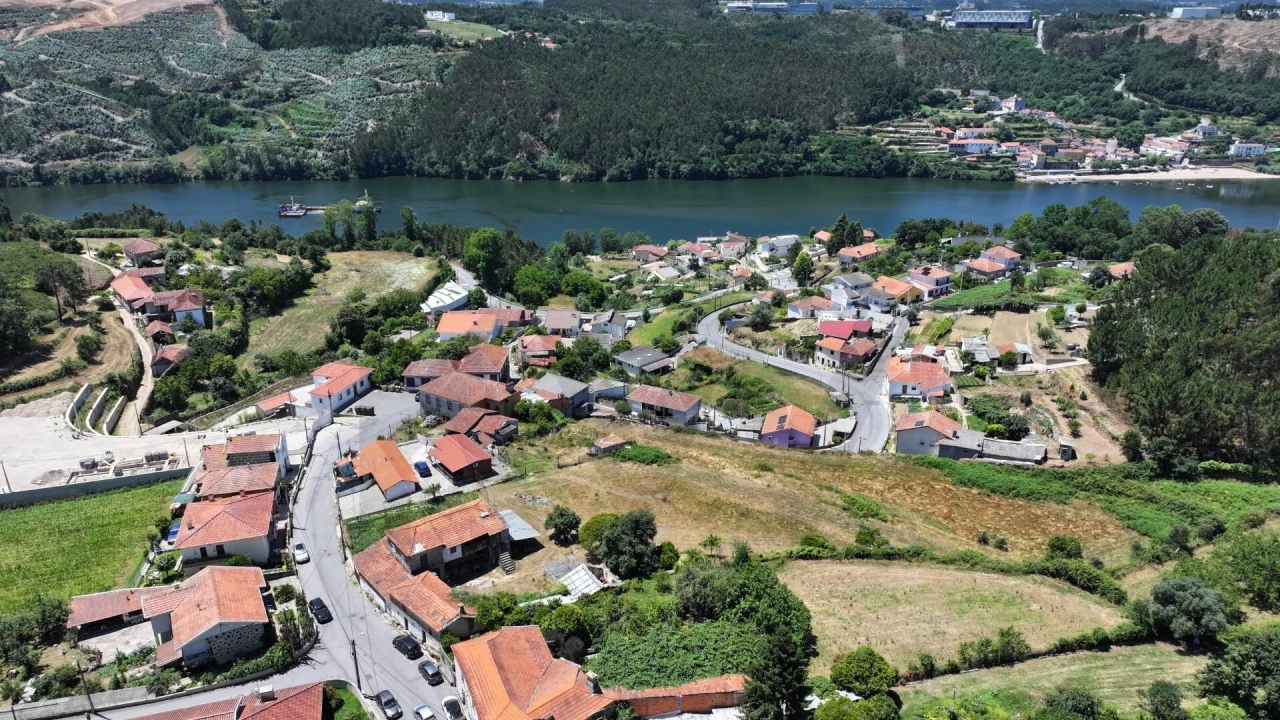 Moradia T3 para Venda em Foz do Sousa e Covelo Foto 1