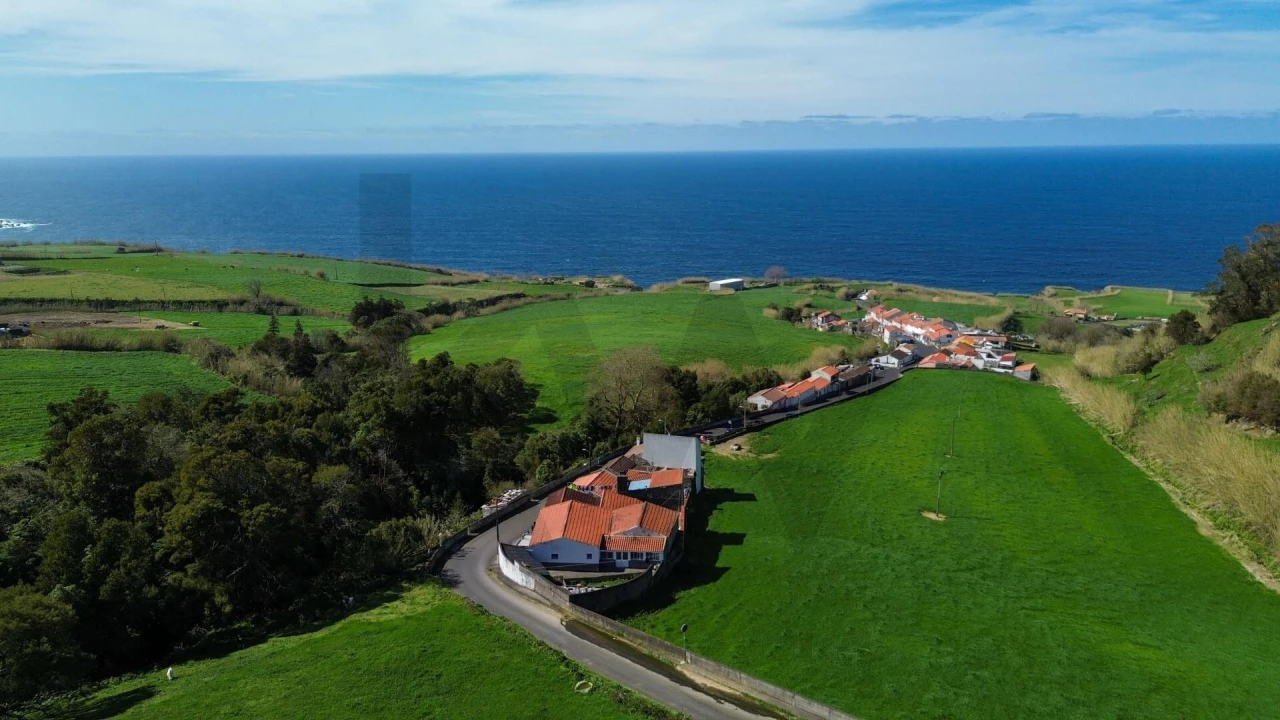 Terreno para Venda em Lomba da Maia Foto 1