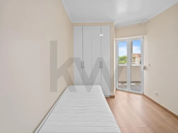 Apartamento T2 para Arrendamento em Carcavelos e Parede