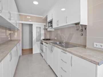 Apartamento T2 para Arrendamento em Carcavelos e Parede