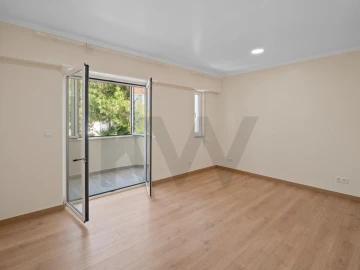 Apartamento T2 para Arrendamento em Carcavelos e Parede