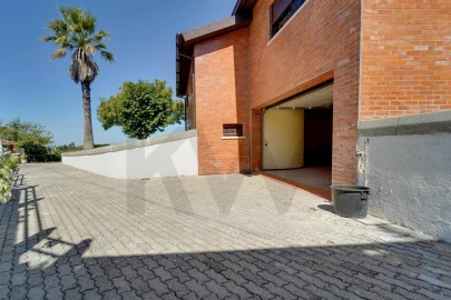Moradia T7 para Venda em Recardães e Espinhel