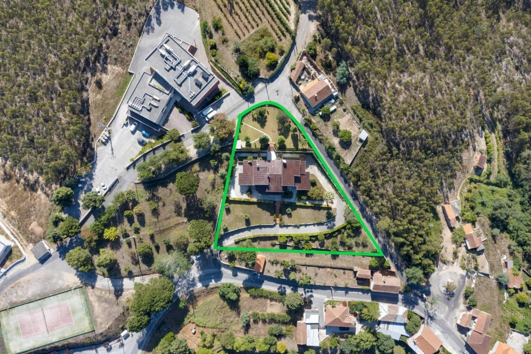 Moradia T7 para Venda em Recardães e Espinhel Foto 48