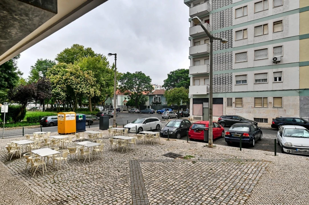 Apartamento T2 para Venda em Benfica Foto 3