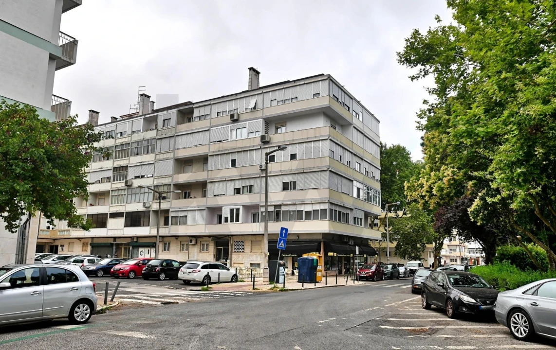 Apartamento T2 para Venda em Benfica Foto 2