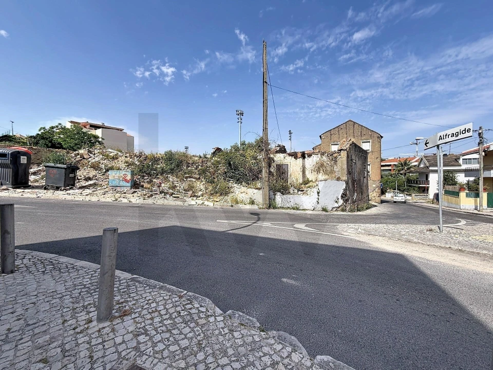 Terreno para Venda em Carnaxide e Queijas Foto 1