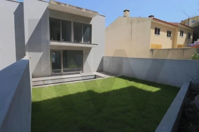 Moradia T3 para Venda em São Pedro de Castelões